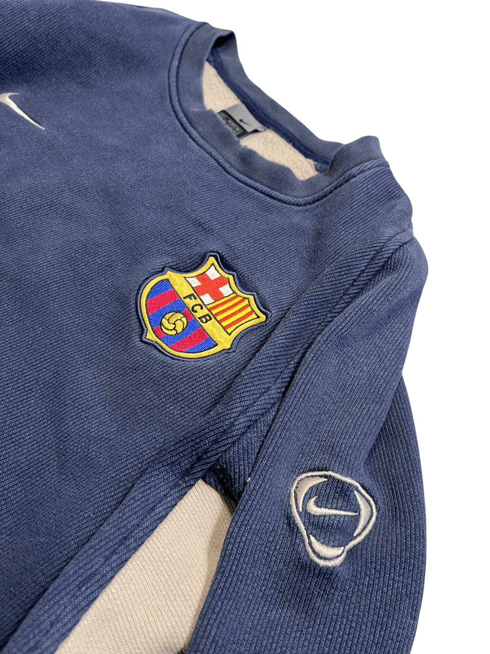Barcelona FCB címeres, Nike logóval díszített sötétkék vintage streetwear pulóver