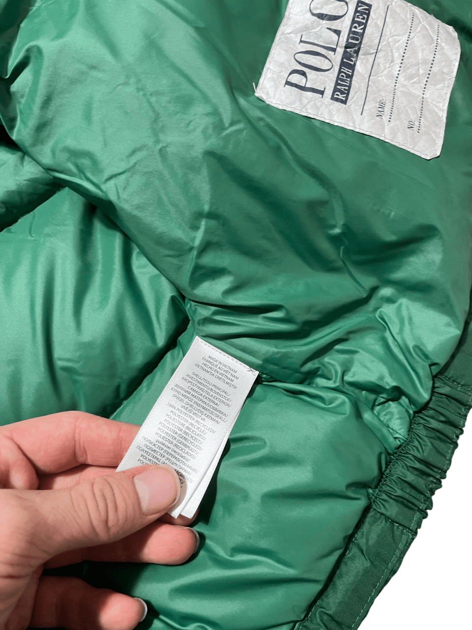 Zöld, vintage stílusú Polo Ralph Lauren kabát címkével, kézben tartott anyagcímkével