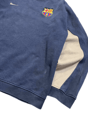 Kék, vintage stílusú Nike Barcelonás streetwear pulóver logóval, világos betétekkel.