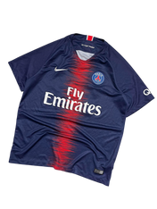 Sötétkék PSG focimez piros mintával, Nike logóval és Fly Emirates felirattal