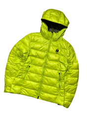 Neonzöld férfi utcai steppelt pehelykabát kapucnival, vintage streetwear stílusban