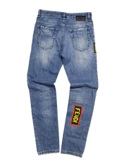 Vintage stílusú, világoskék Fendi farmer nadrág hátulján sárga logóval, streetwear divat