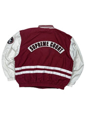Candy Streetwear bordó-fehér Nike Supreme Court baseball dzseki hátulról, rugalmas passzés szegélyekkel és felirattal.