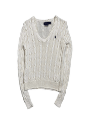 Fehér, kötött vintage V-nyakú pulóver, hímzett logóval, streetwear stílusban